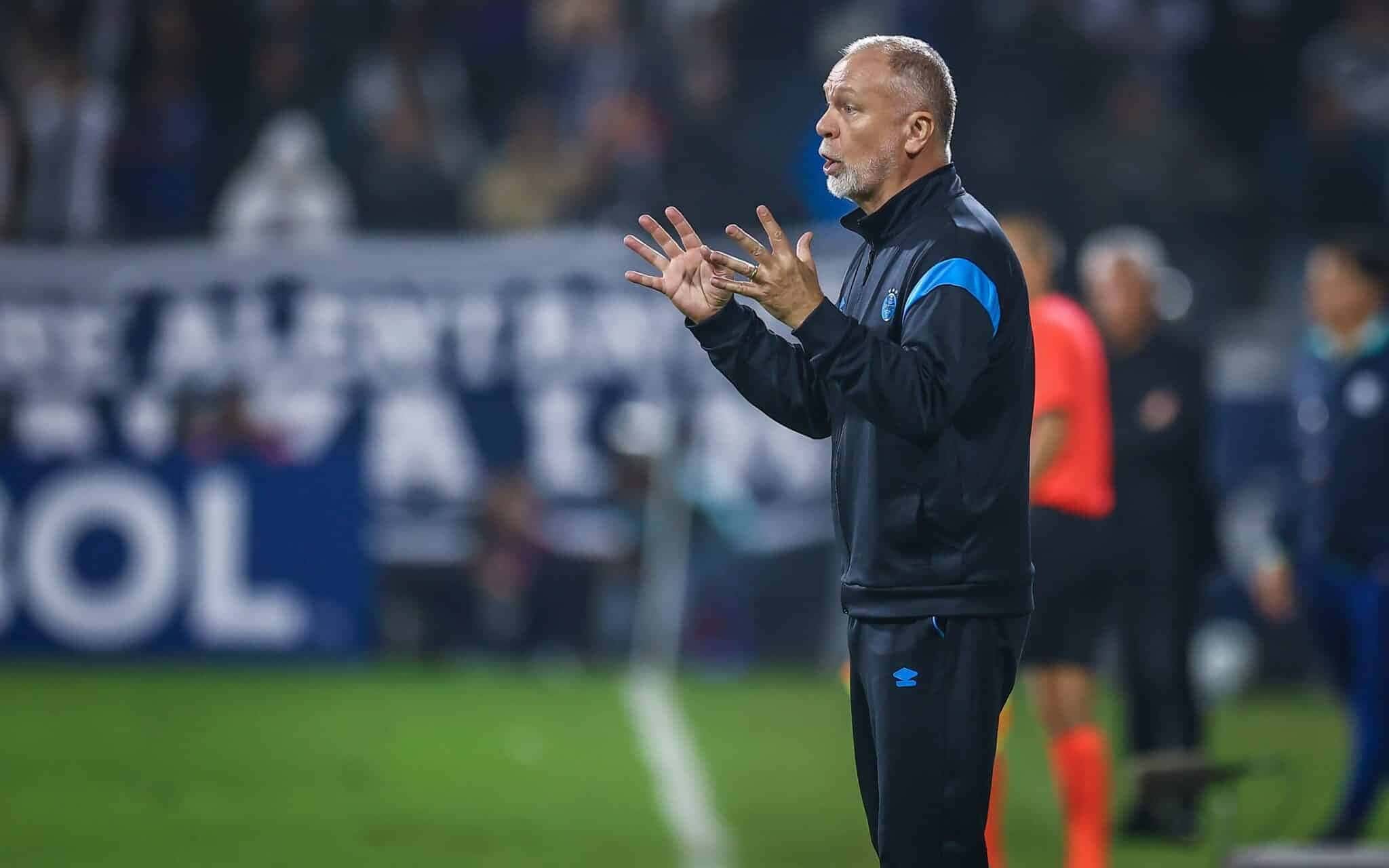 mano-menezes-gesticula-durante-a-derrota-do-gremio-para-o-alianza-lima-foto-lucas-uebel-gremio-fbpa