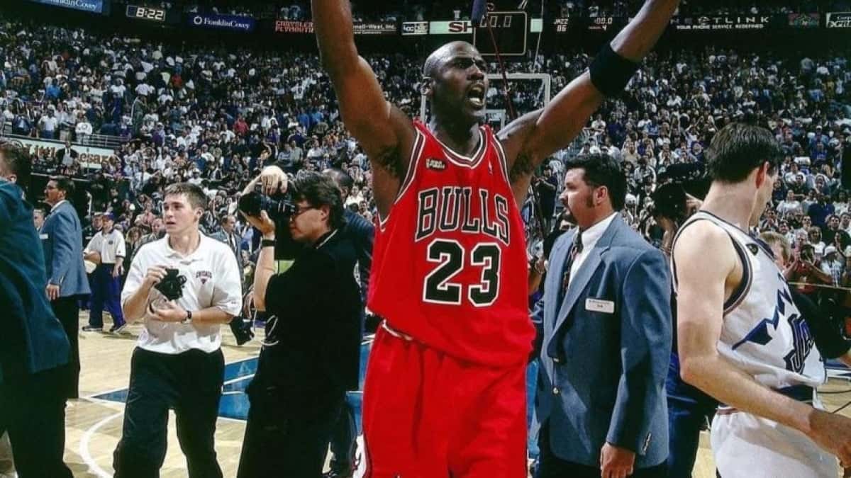 michael-jordan-maior-salario-da-historia-basquete-abril-2025-848×477-1