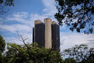 Mercado revisa para baixo projeção do IPCA para 2025 e observa expansão do PIB