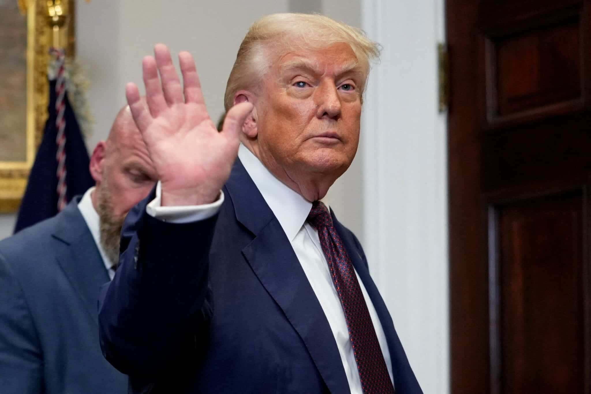 2025-08-01T130356Z_1_LYNXMPEL7023A_RTROPTP_4_EUA-MUSEU-TRUMP-IMPEACHMENT-1