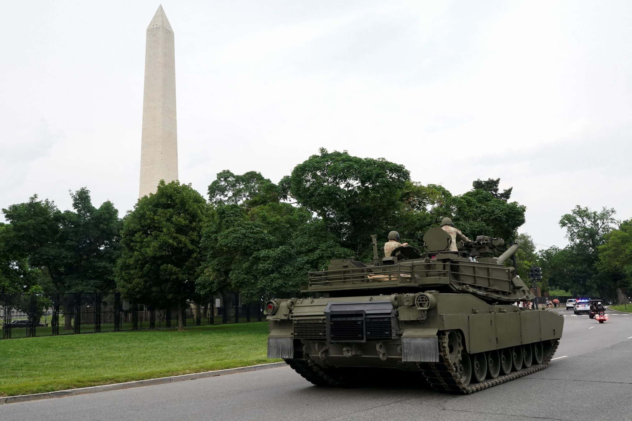 2025-08-07T001934Z_1_LYNXMPEL7600B_RTROPTP_4_USA-TRUMP-PARADE