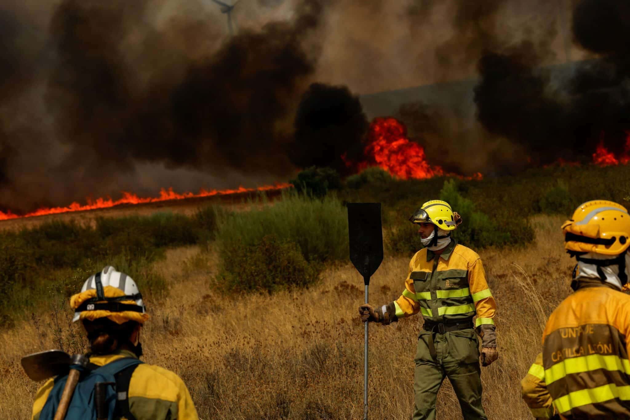 2025-08-14T114744Z_1_LYNXMPEL7D0IS_RTROPTP_4_EUROPE-WEATHER-SPAIN-WILDFIRE