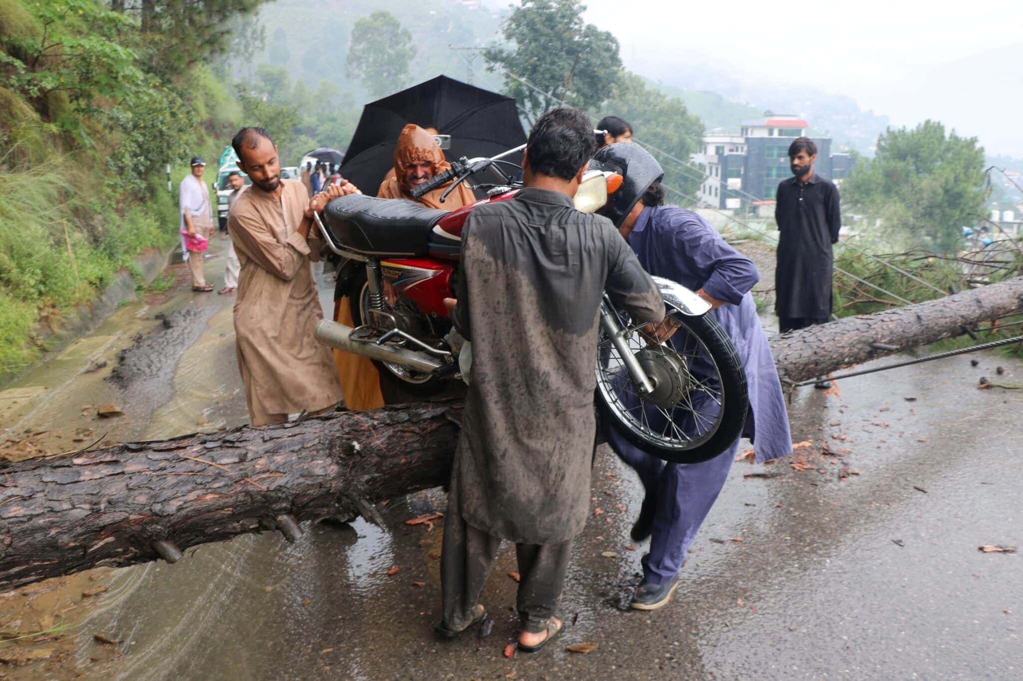 2025-08-15T141509Z_1_LYNXMPEL7E0K3_RTROPTP_4_ASIA-WEATHER-PAKISTAN-FLOODS