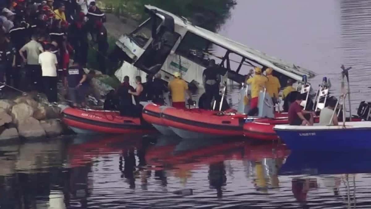 2025-08-16T020647Z_1_LOP759615082025RP1_RTRMADP_BASEIMAGE-960X540_ALGERIA-BUS-CRASH