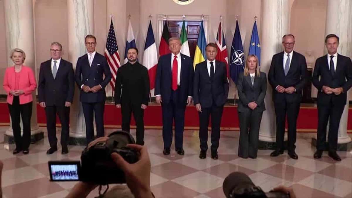 2025-08-18T190636Z_1_LOP807318082025RP1_RTRMADP_BASEIMAGE-960X540_UKRAINE-CRISIS-SUMMIT-FAMILY-PHOTO-1