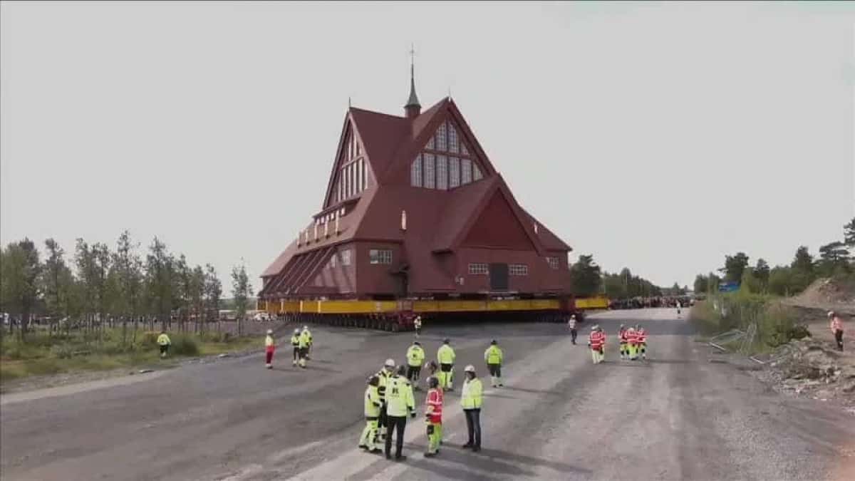 2025-08-20T151026Z_2_LOP848020082025RP1_RTRMADP_BASEIMAGE-960X540_SWEDEN-CHURCH-MOVE