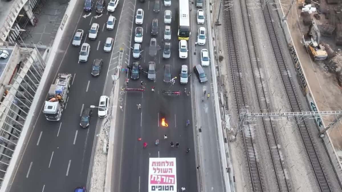 2025-08-26T053037Z_1_LOP969626082025RP1_RTRMADP_BASEIMAGE-960X540_ISRAEL-PALESTINIANS-PROTESTS-DRONE-HIGHWAY