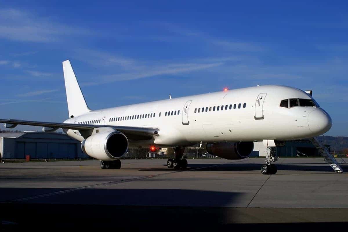 Boeing_C-32B_757-23A_USA_-_Air_Force_AN0461772