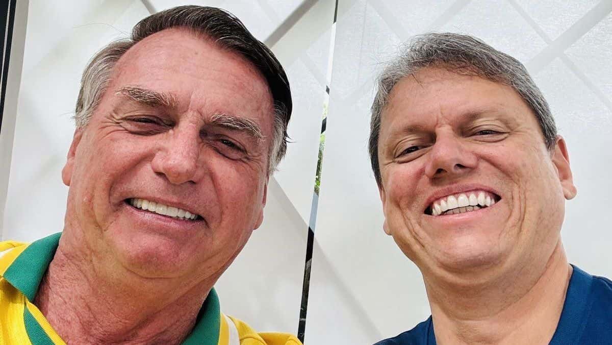 O-ex-presidente-Jair-Bolsonaro-e-o-governador-de-Sao-Paulo-Tarcisio-de-Freitas-e1743951123774