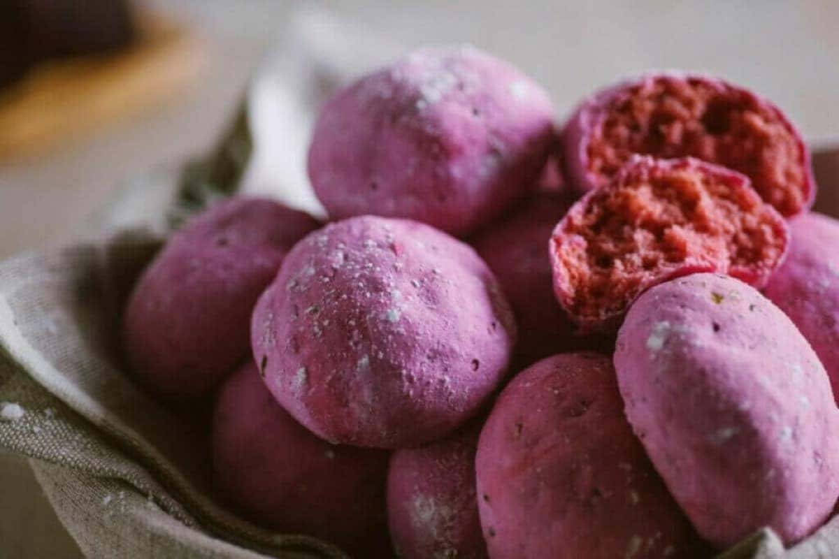 Pao-de-queijo-de-batata-doce-roxa-1024×683-1