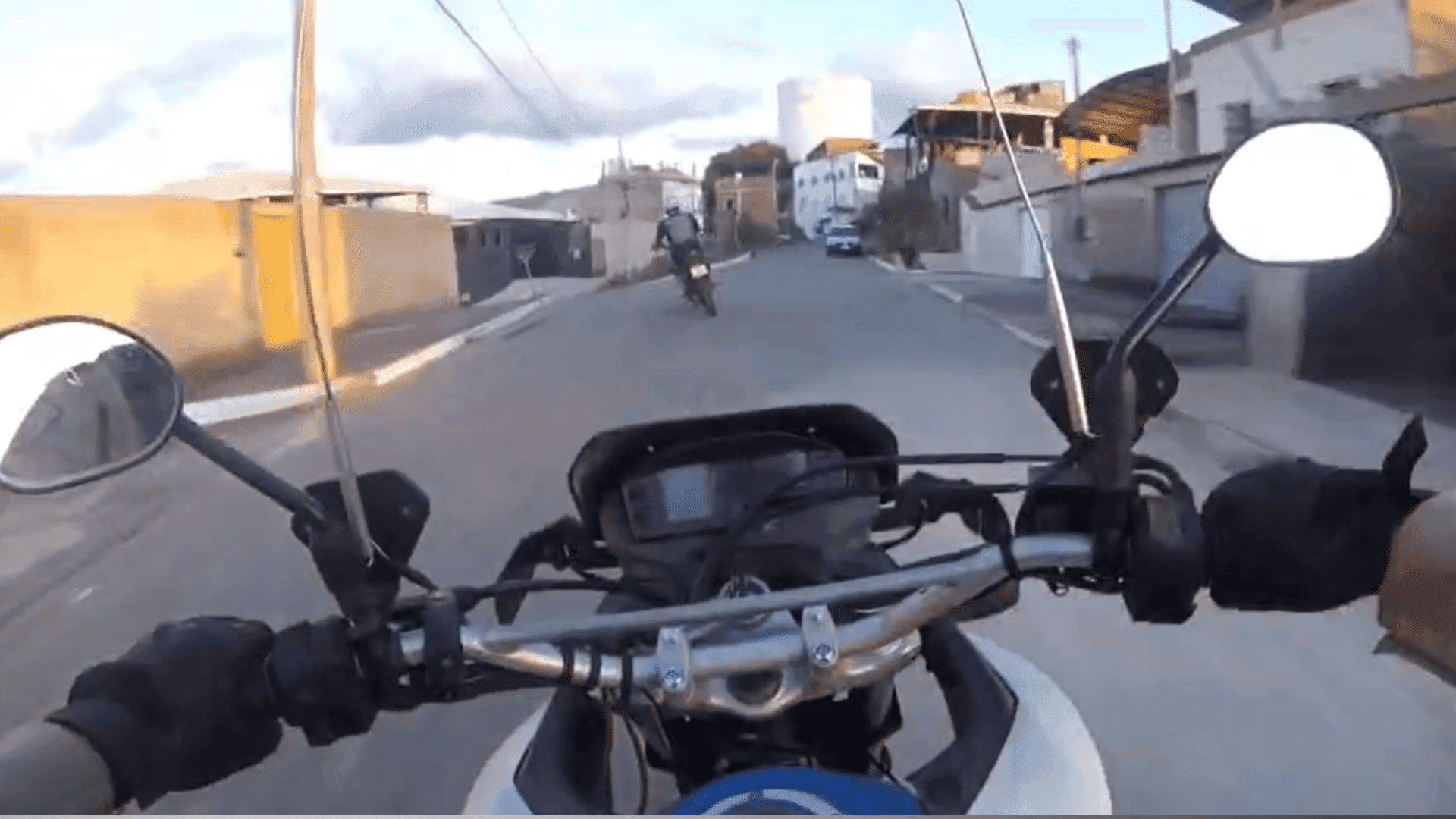 Policial-registrou-perseguicao-com-camera-acoplada-em-farda