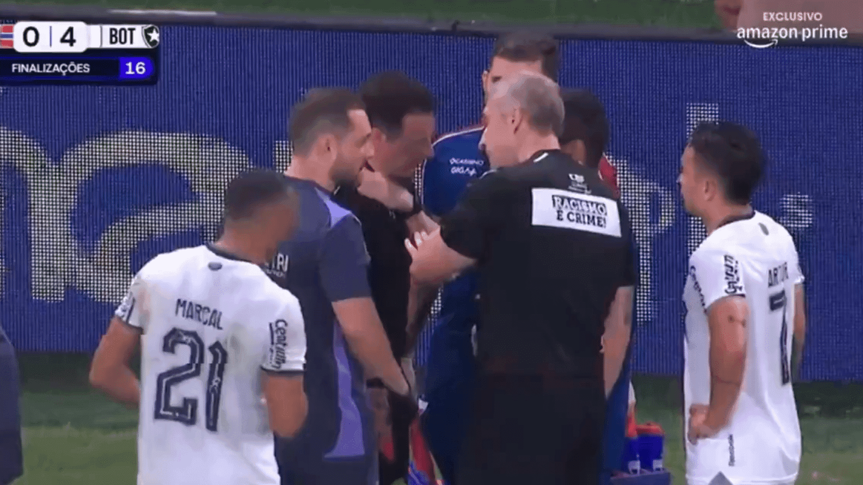 bandeirinha-botafogo-fortaleza-substituido-brasileirao-e1754789475631