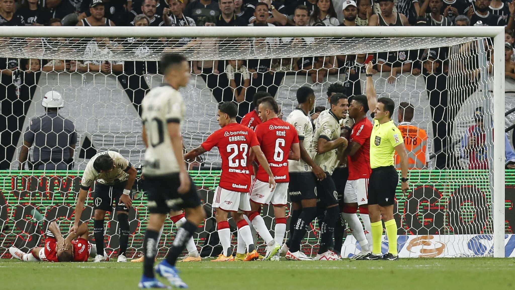 caio-max-augusto-vieira-corinthians-inter-e1754348019783
