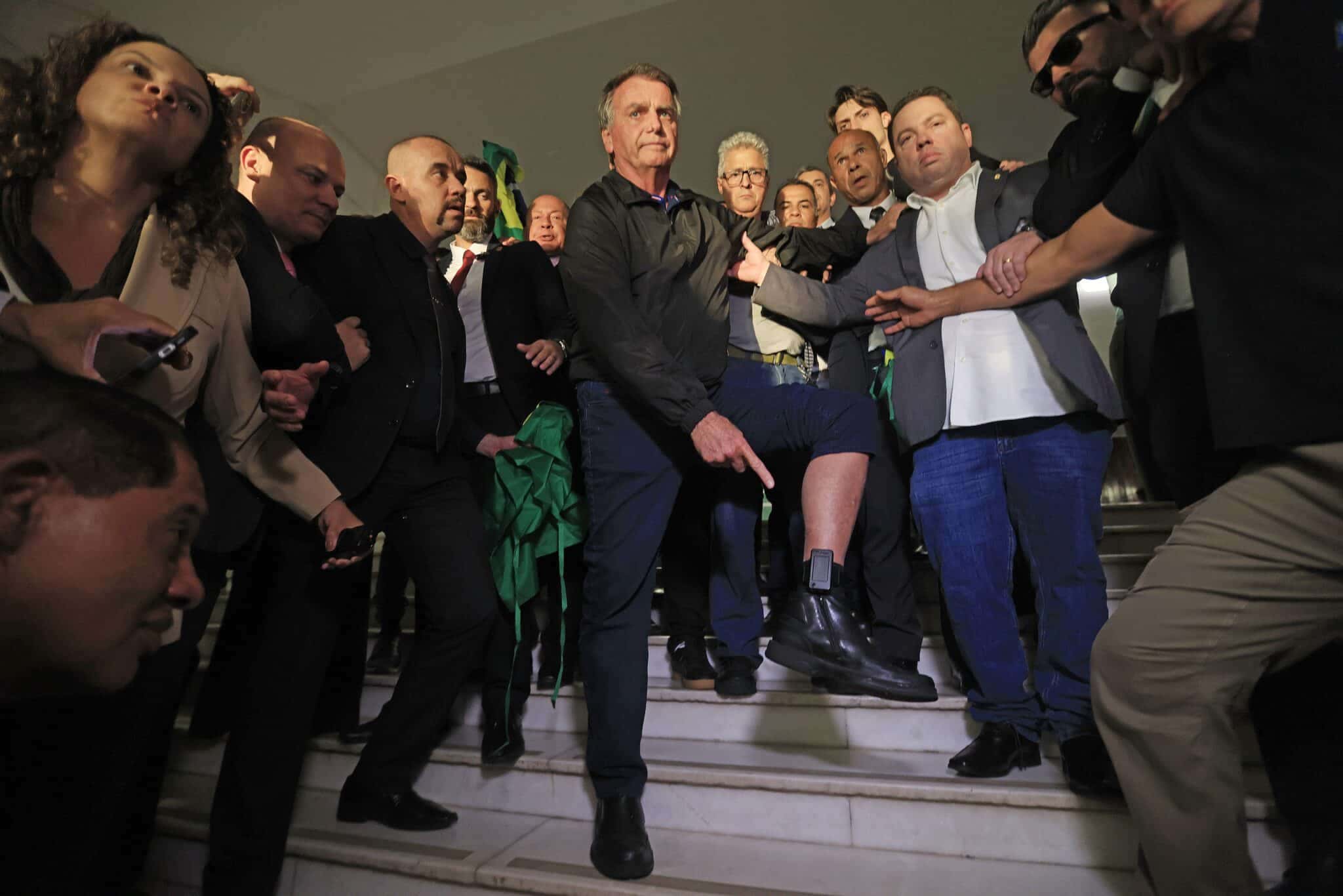 jair-bolsonaro-tornozeleira-eletronica