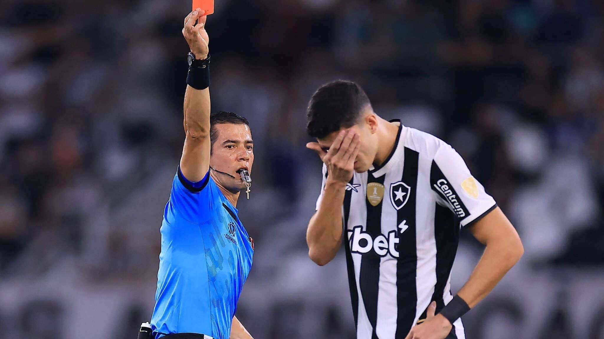 jair-expulso-botafogo-universidad-chile-libertadores-e1748395046652
