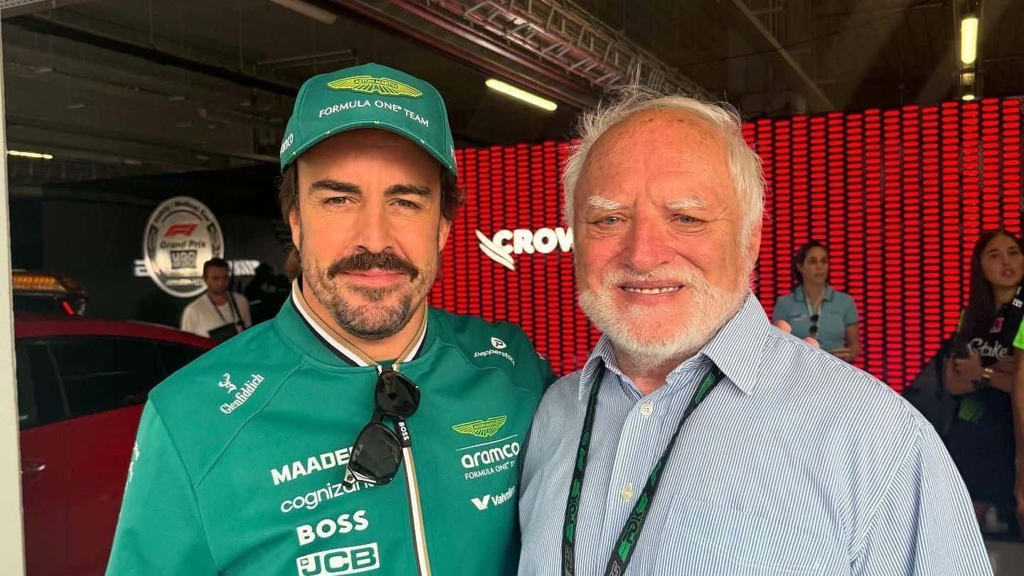 meme_sorriso_nervoso_fernando_alonso_formula_1-e1754246109796