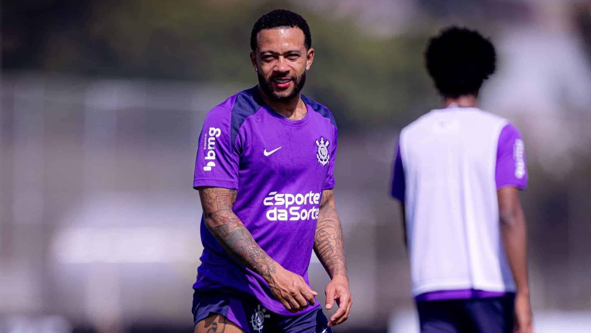 memphis-depay-treino-corinthians-e1754418128970