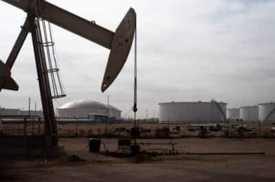 O Departamento de Energia (DoE) divulgou que os estoques de petróleo nos EUA diminuíram em 6 milhões de barris