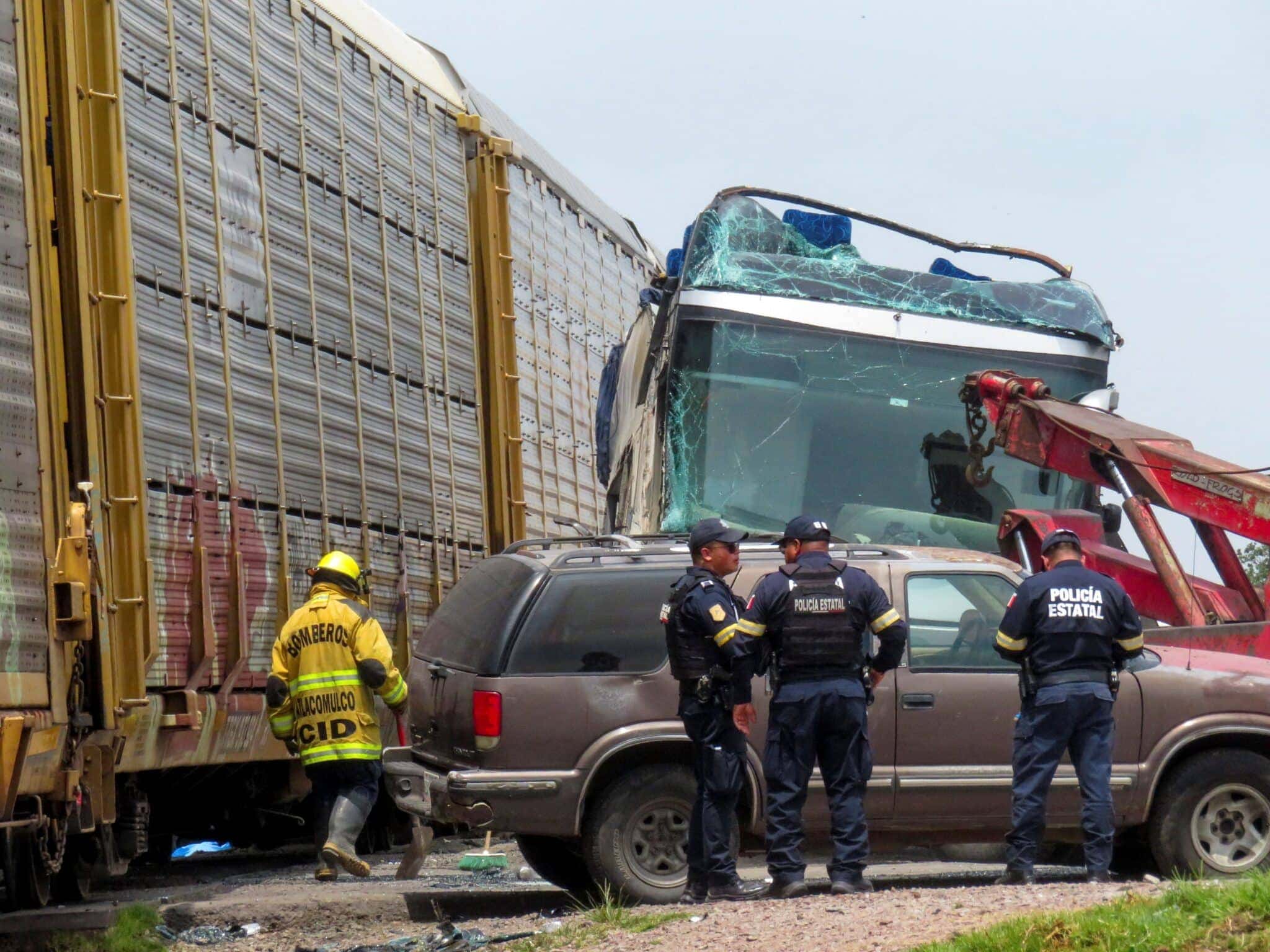 2025-09-08T224428Z_1_LYNXNPEL8713M_RTROPTP_4_MEXICO-CRASH