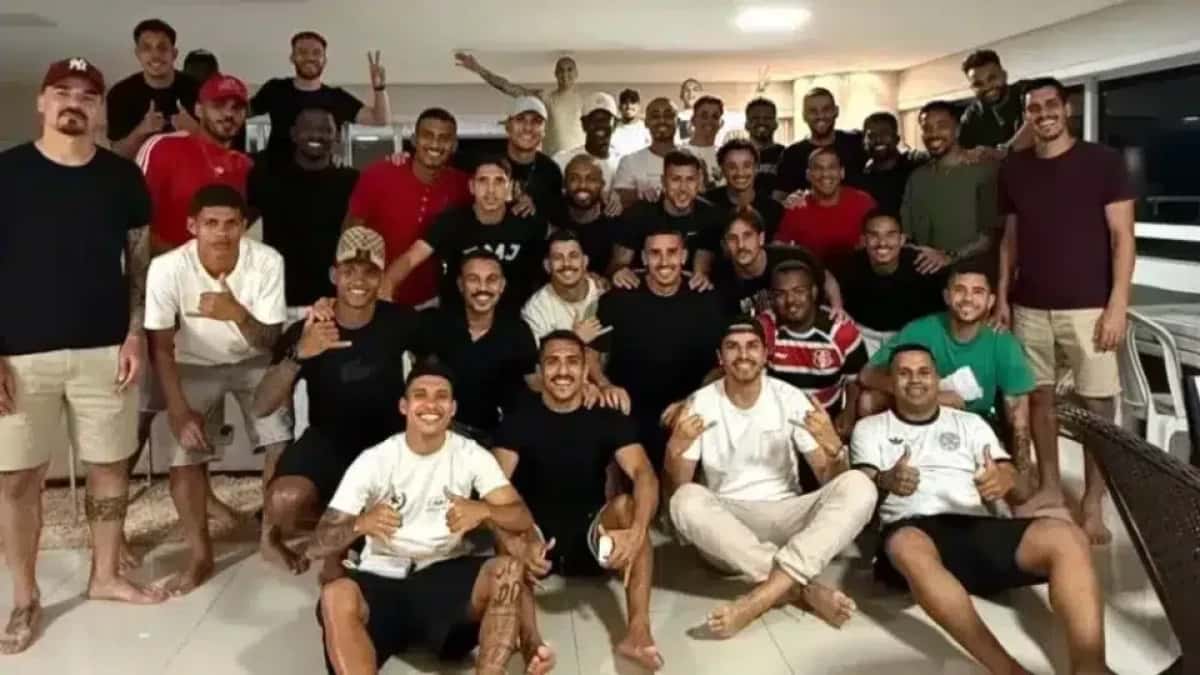 Jogadores-do-Santa-Cruz-reunidos-na-casa-de-Thiago-Galhardo