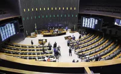 Câmara vota em primeira fase proposta que endurece ações contra legisladores