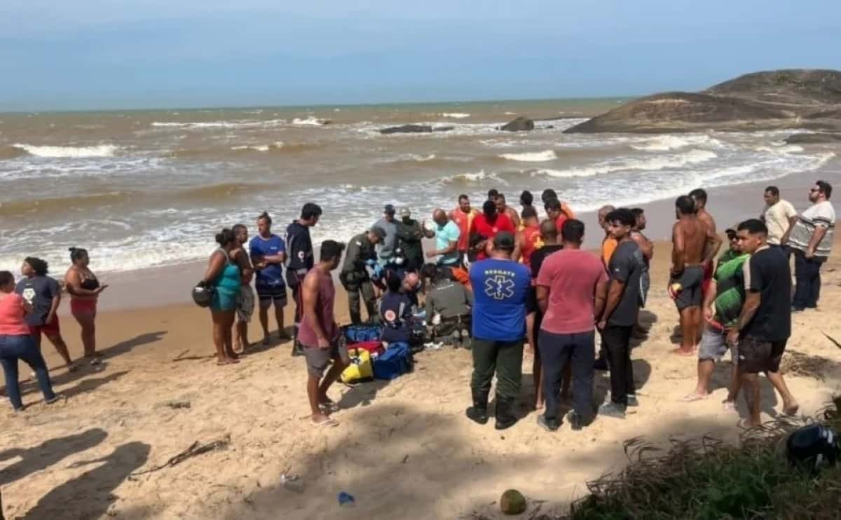 Tio-e-sobrinho-morrem-afogados-em-praia-no-Sul-do-ES