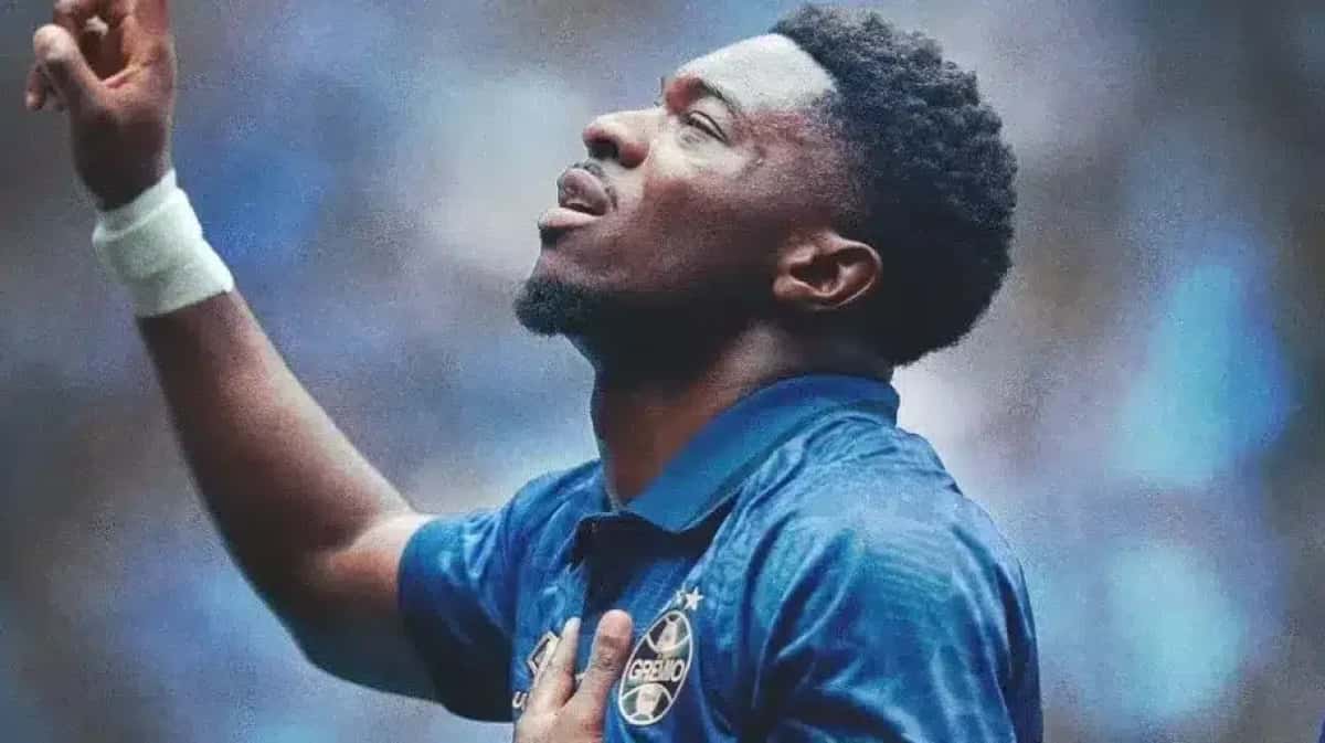 amuzu-gremio-vitoria-campeonato-brasileiro-e1759076123387