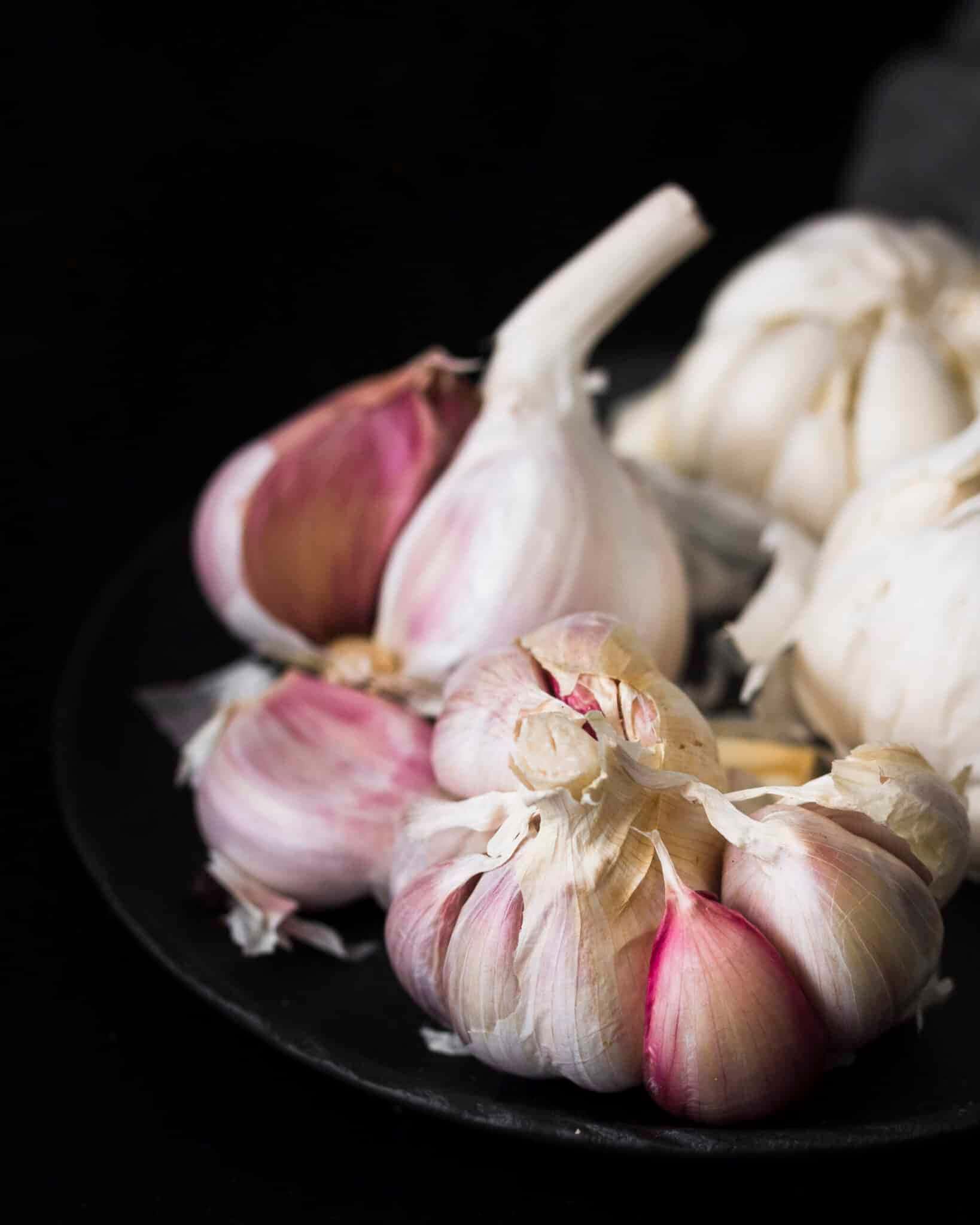 ingrediente-de-alho-fresco-close-up-scaled-1