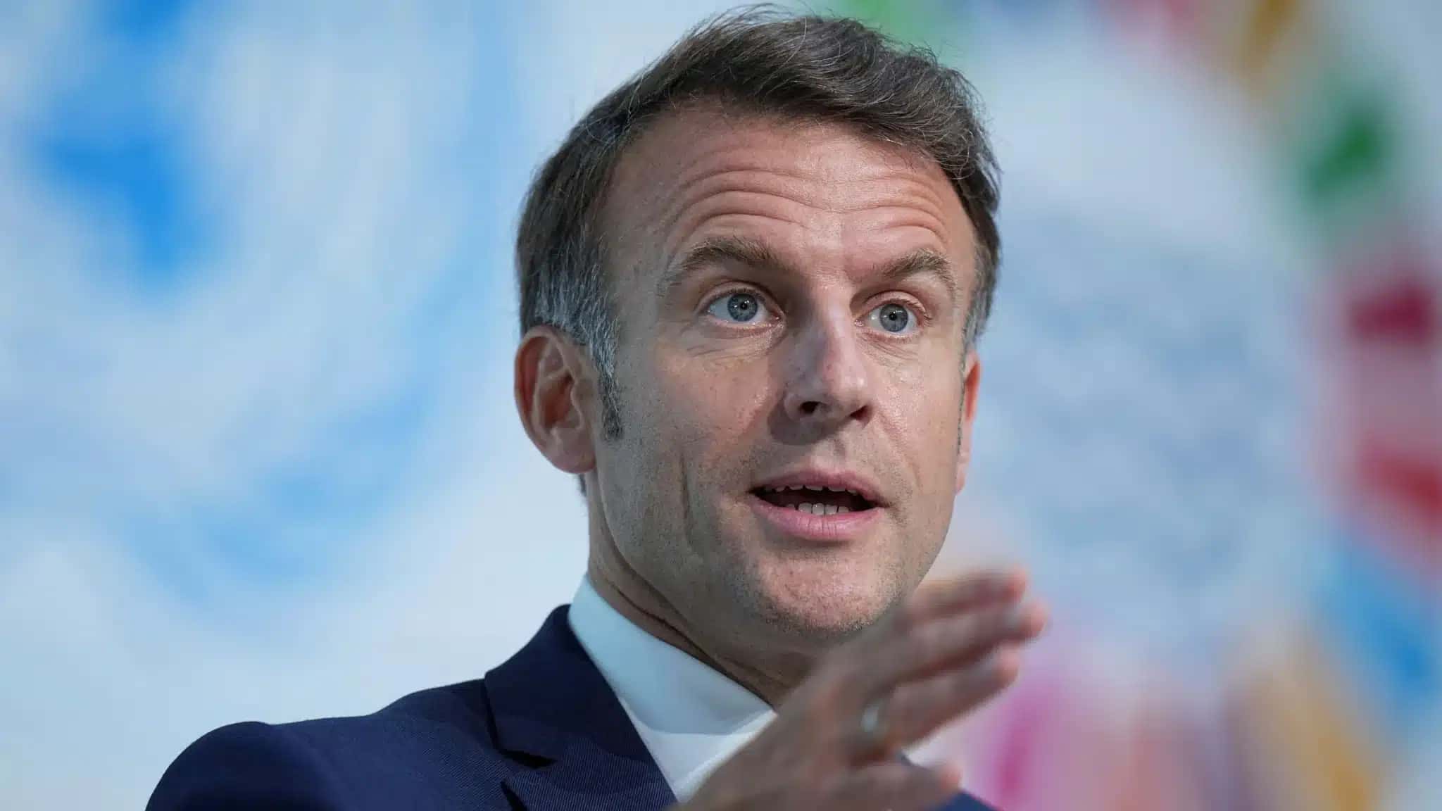 macron-proibicao-redes-sociais-e1749670824601