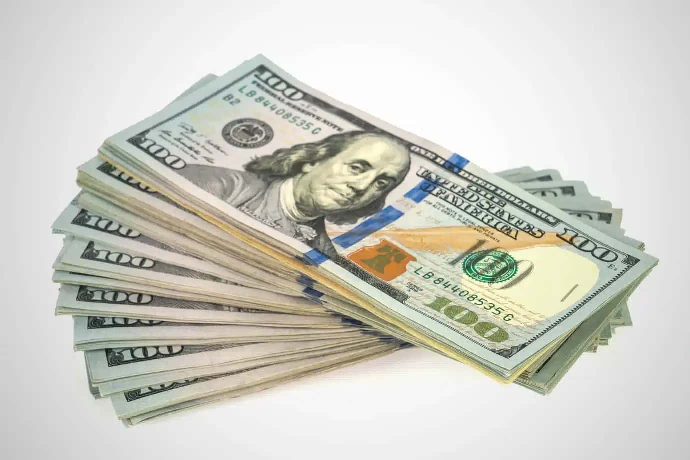 one-hundred-dollars-banknotes-white-background_1