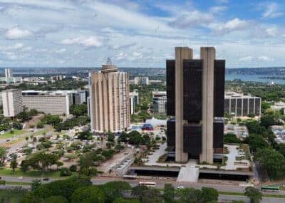 Mudanças no cenário externo podem influenciar as taxas de juros no Brasil, afirma Srour