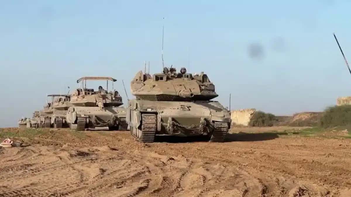2023-11-24T071046Z_1_LOP066724112023RP1_RTRMADP_BASEIMAGE-960X540_ISRAEL-PALESTINIANS-TANKS-CONVOY