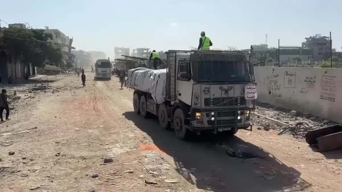 Caminhoes-de-ajuda-humanitaria-passam-por-Khan-Younis-em-Gaza-1