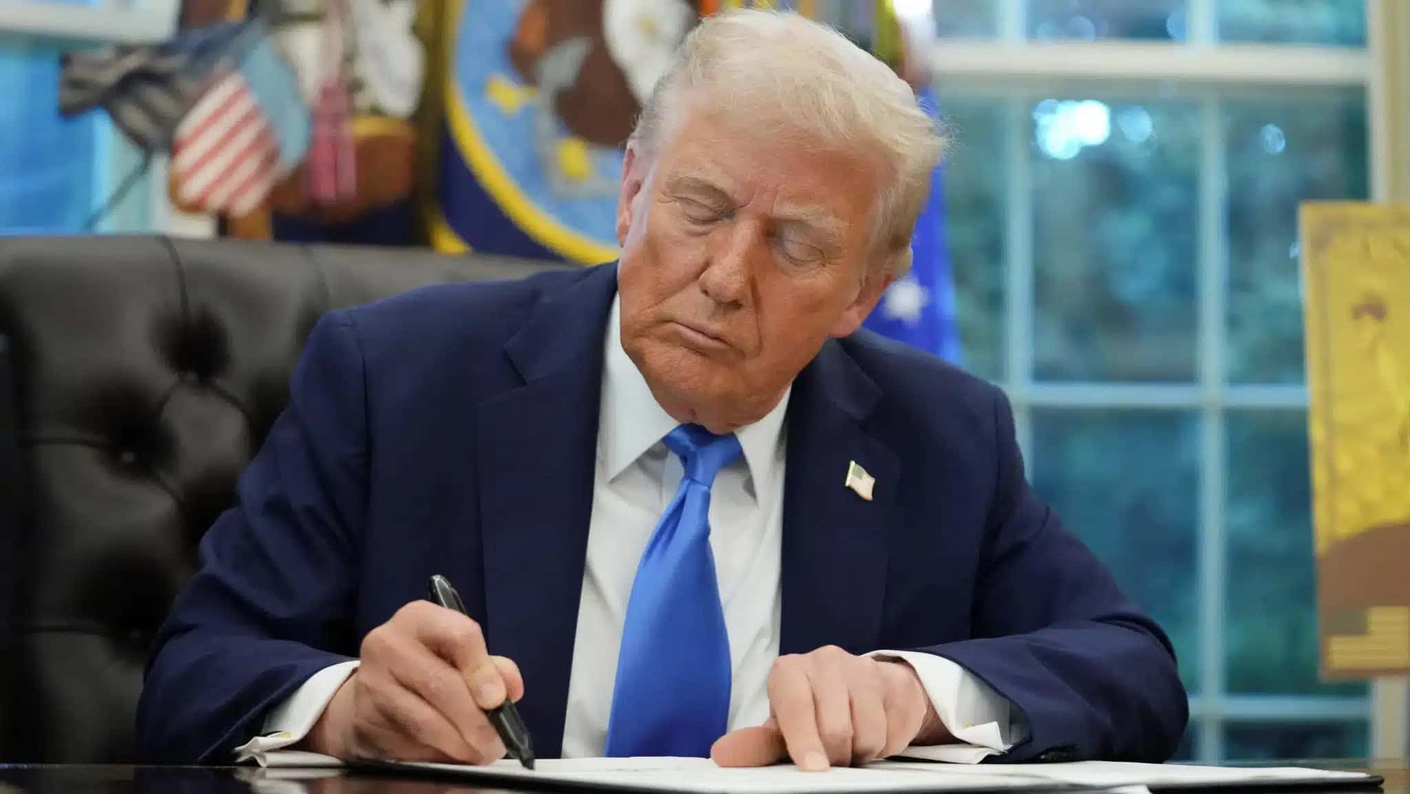 Donald-Trump-presidente-dos-EUA-no-Salao-Oval-da-Casa-Branca-e1758905918555-1