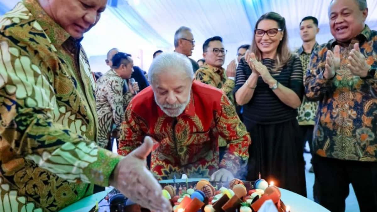 Lula-aniversario-sopra-velas-festa-indonesia23out2025-848×477-1