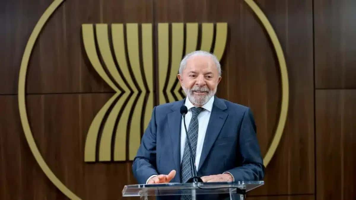 Lula-fala-a-jornalistas-Indonesia-24-out-2025-848×477-1