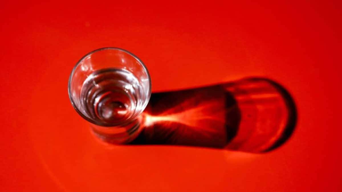 Metanol-Bebida-Contaminacao-Saude-03out2025-32-848×477-1