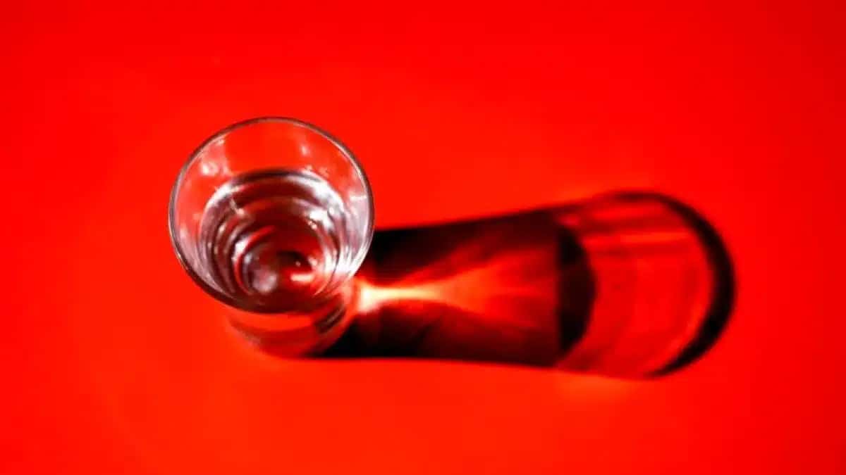 Metanol-Bebida-Contaminacao-Saude-03out2025-32-848×477-1