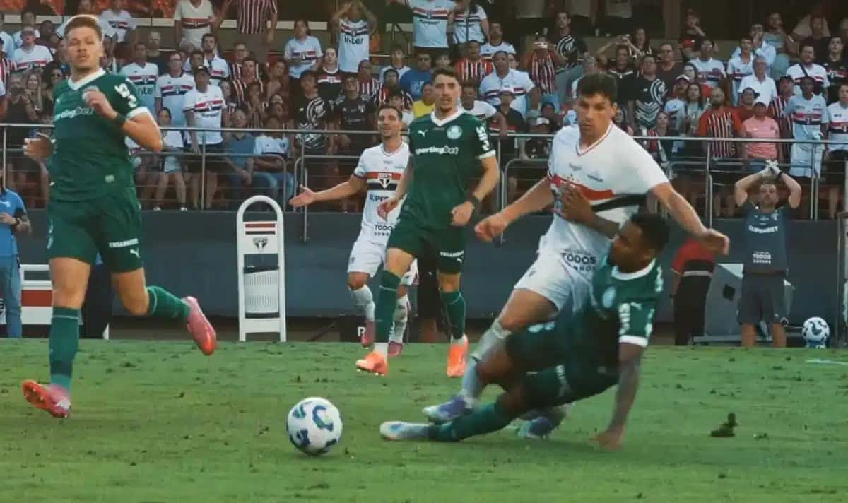 Penalti-nao-marcado-a-favor-do-Sao-Paulo-contra-o-Palmeiras