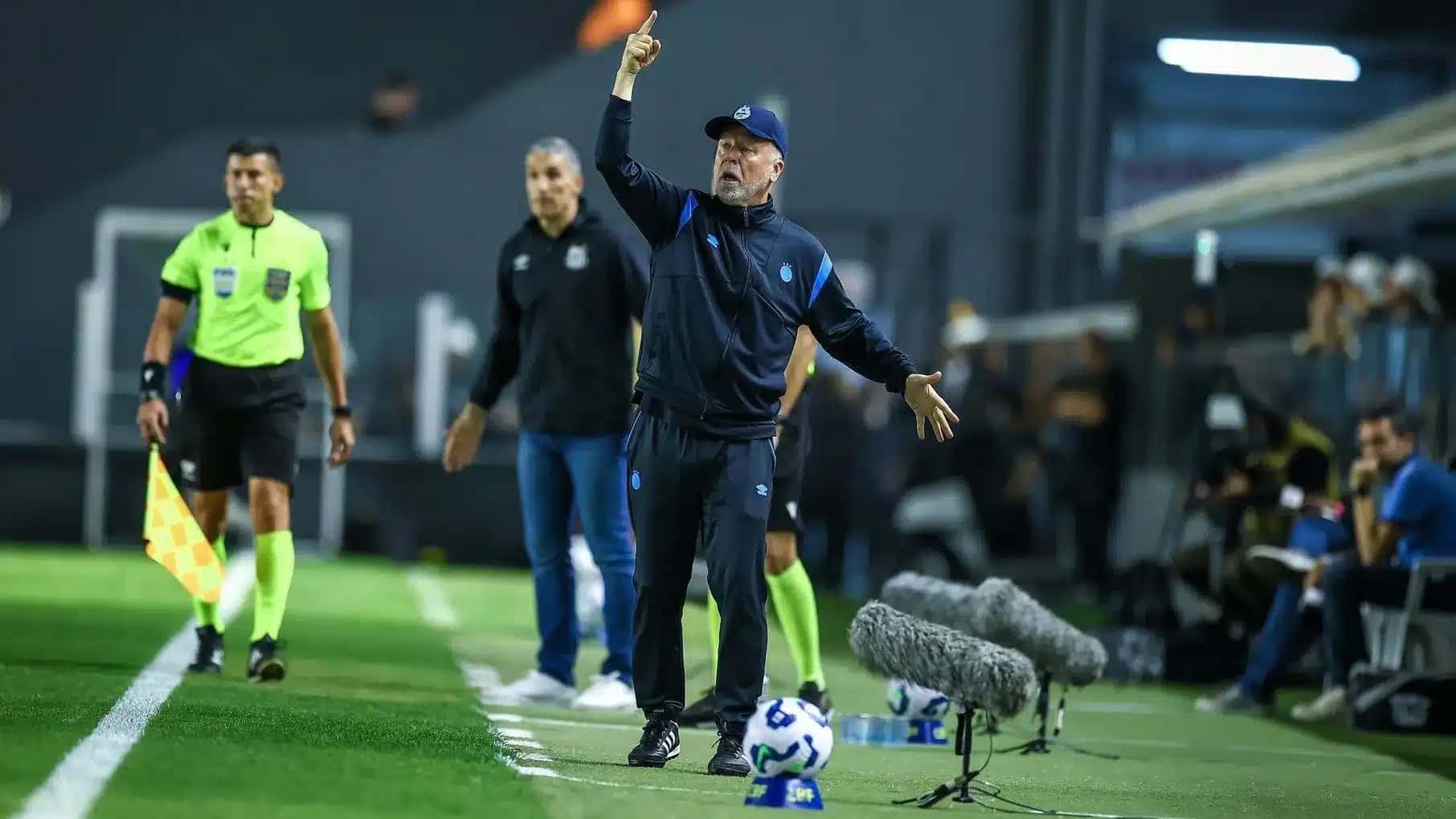 mano-menezes-gremio-santos-e1759417798573