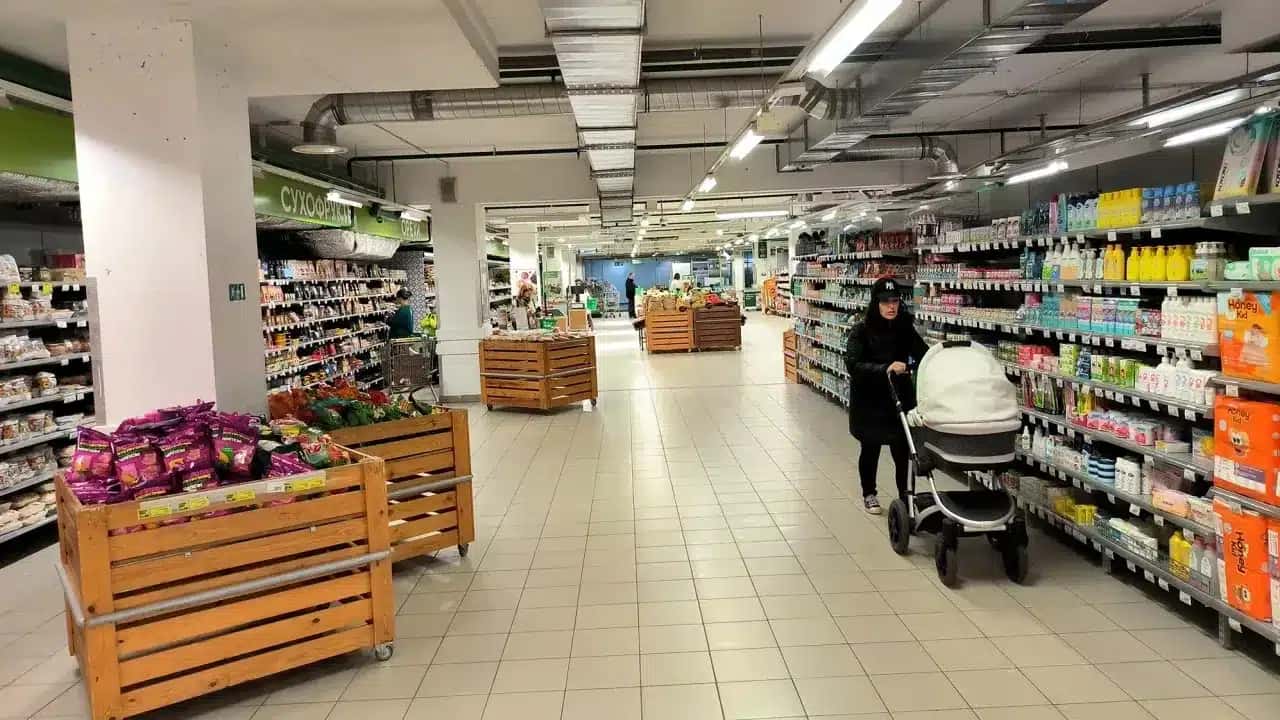 230823094613-russia-consumer-prices-inflation-0602-restricted