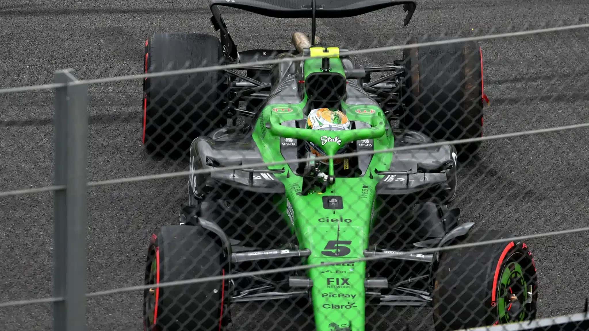 Formula-1-Bortoleto-bate-e-abandona-GP-de-Sao-Paulo-na-1a-volta-e1762708266414
