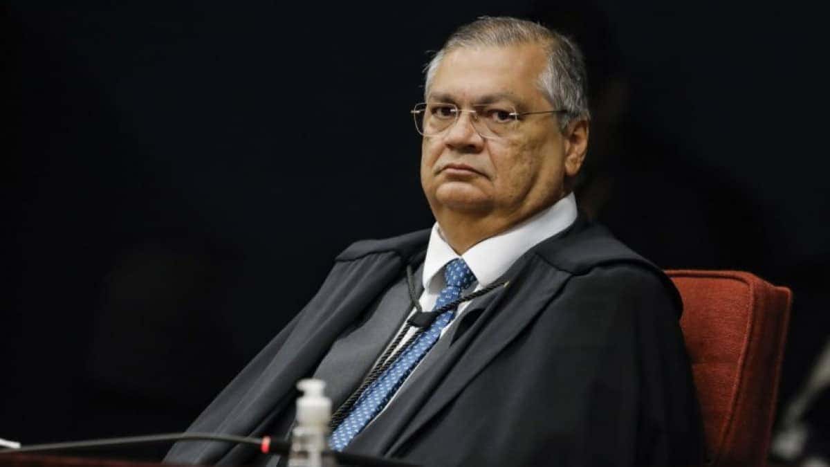 A Primeira Turma do Supremo Tribunal Federal (STF) retoma nesta terça-feira (09.set) o julgamento que pode condenar o ex-presidente Jair Bolsonaro e mais sete aliados pela trama golpista para tentar reverter o resultado das eleições de 2022. O grupo faz parte do núcleo crucial da denúncia apresentada pela Procuradoria-Geral da República (PGR). | Sérgio Lima/Poder360 - 09.set.2025 STF-PauloGonet-AlexandreDeMoraes-LuizFux-CarmemLucia-FlavioDino-CristianoZanin-09Set2025