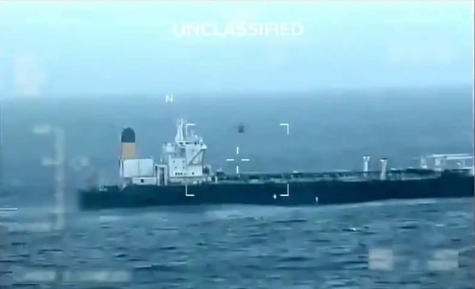 Video-divulgado-pelos-EUA-mostra-apreensao-de-segundo-petroleiro-na-costa-da-Venezuela-2