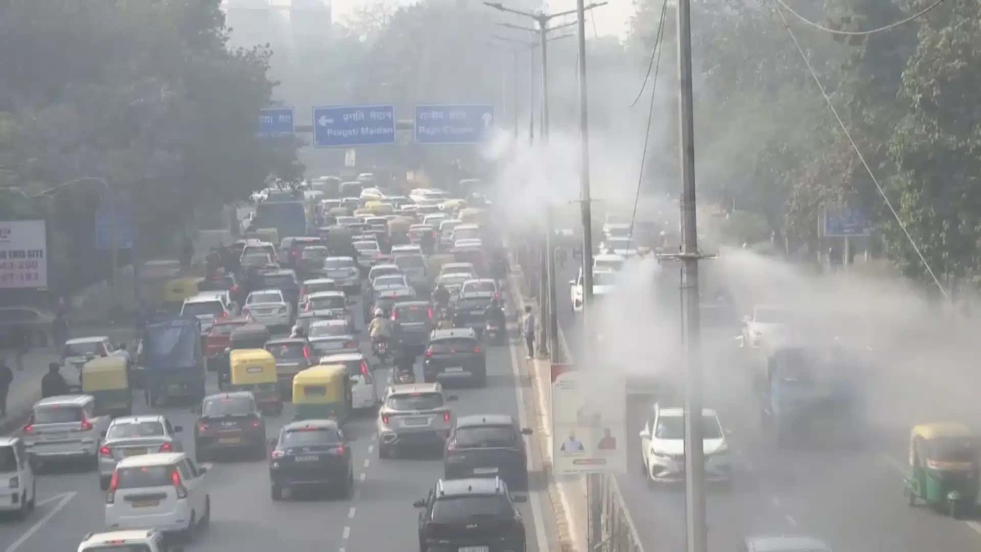 borrifadores-de-agua-para-conter-poluicao-na-india