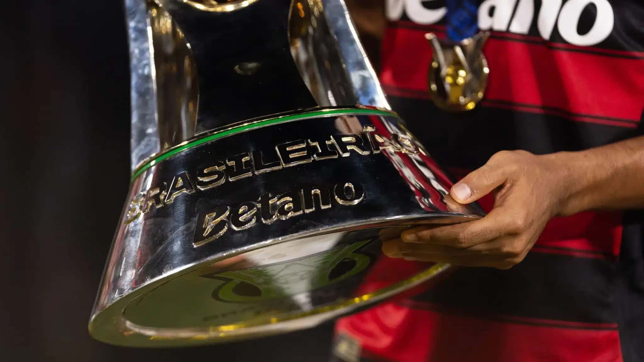 trofeu-serie-a-campeonato-brasileiro-e1765129647282