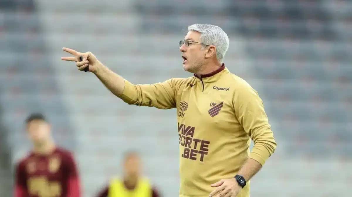 Odair-Hellmann-tecnico-do-Athletico-PR-e1757342664639
