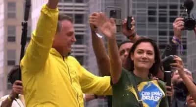 Michelle Bolsonaro atualiza sobre saúde de Jair Bolsonaro após queda em Brasília