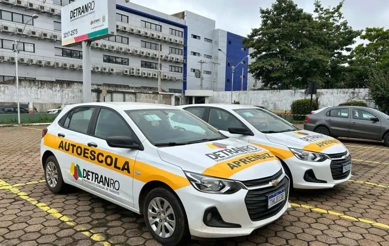02.04.2025-CNH-Sem-Barreiras.-Detran.-Jarlana-Davy.1-e1764875076685
