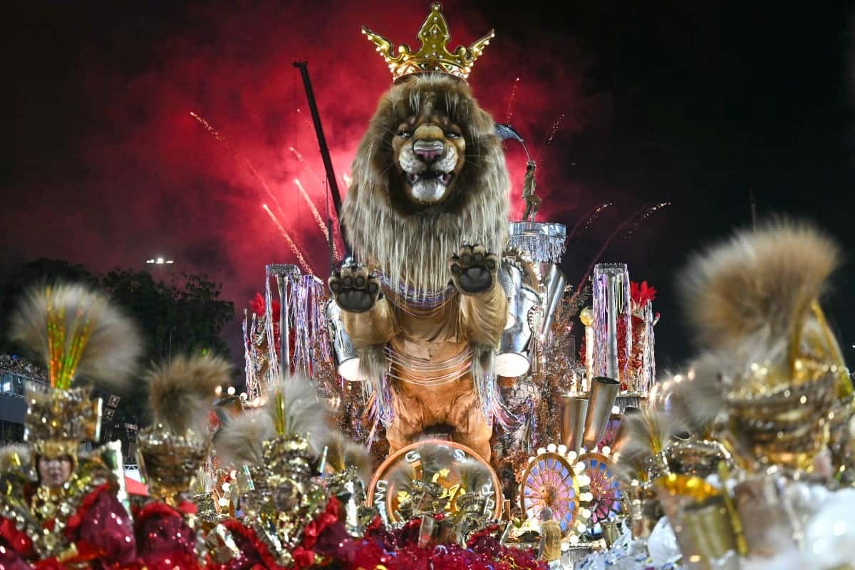 A float of the Unidos do Viradouro samba school parades during the second night of the Rio Carnival at the Marques de Sapucai Sambadrome in Rio de Janeiro, Brazil, early on February 17, 2026. (Photo by Mauro PIMENTEL / AFP)